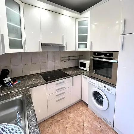 Star With Free Parking Apartment *