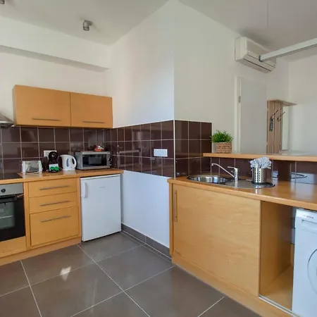 Star With Free Parking