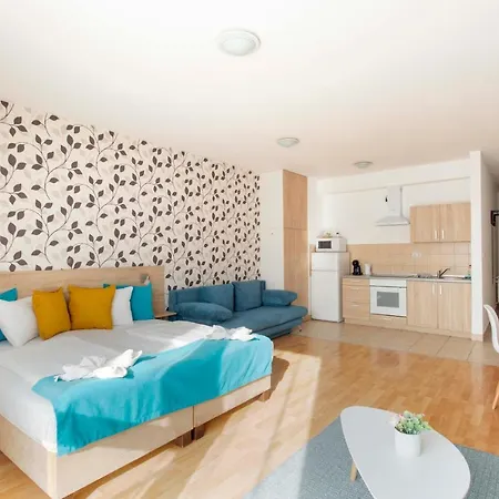 Star With Free Parking